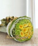 A dozen yellow roses
