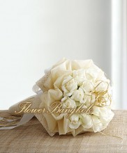 15 White Roses
